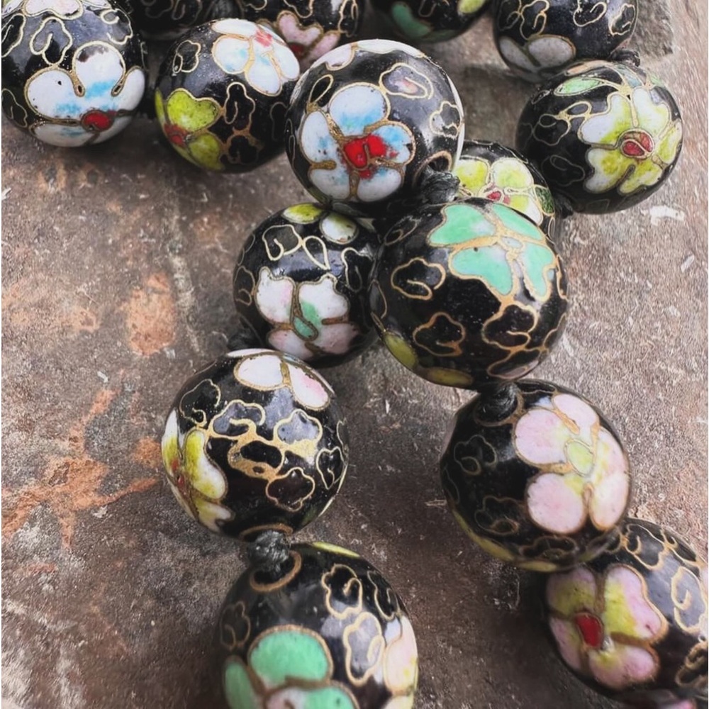 Vintage 1940s Cloisonné Black Ball Chain Knotted. Beautiful 🤩 - Picture 4 of 10